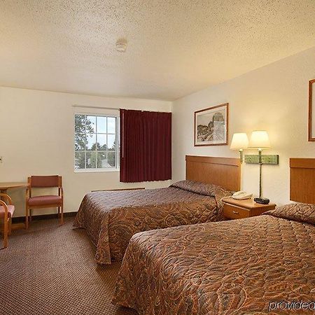 Wamego Inn And Suites Cameră foto