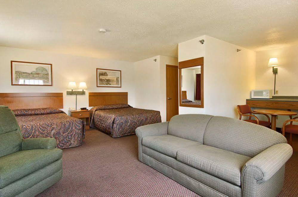 Wamego Inn And Suites Cameră foto
